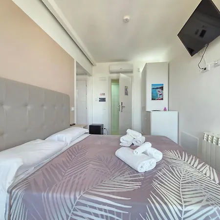Torre Azzurra - Rooftop Sea View Bed & Breakfast Follonica